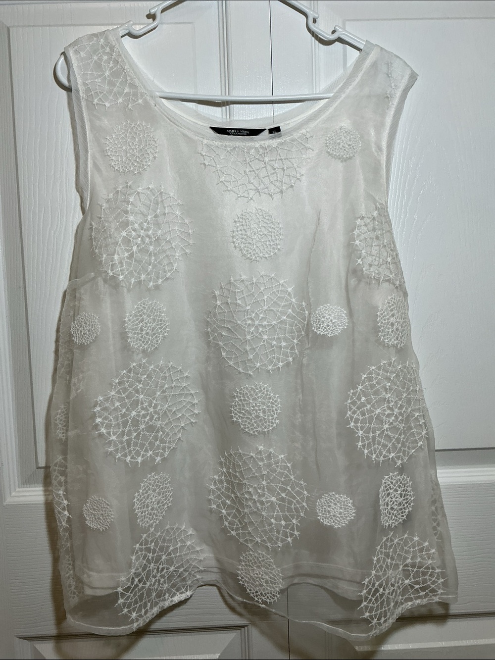 Simply Vera White Sleeveless Embroidered Tank - Picture 6 of 7